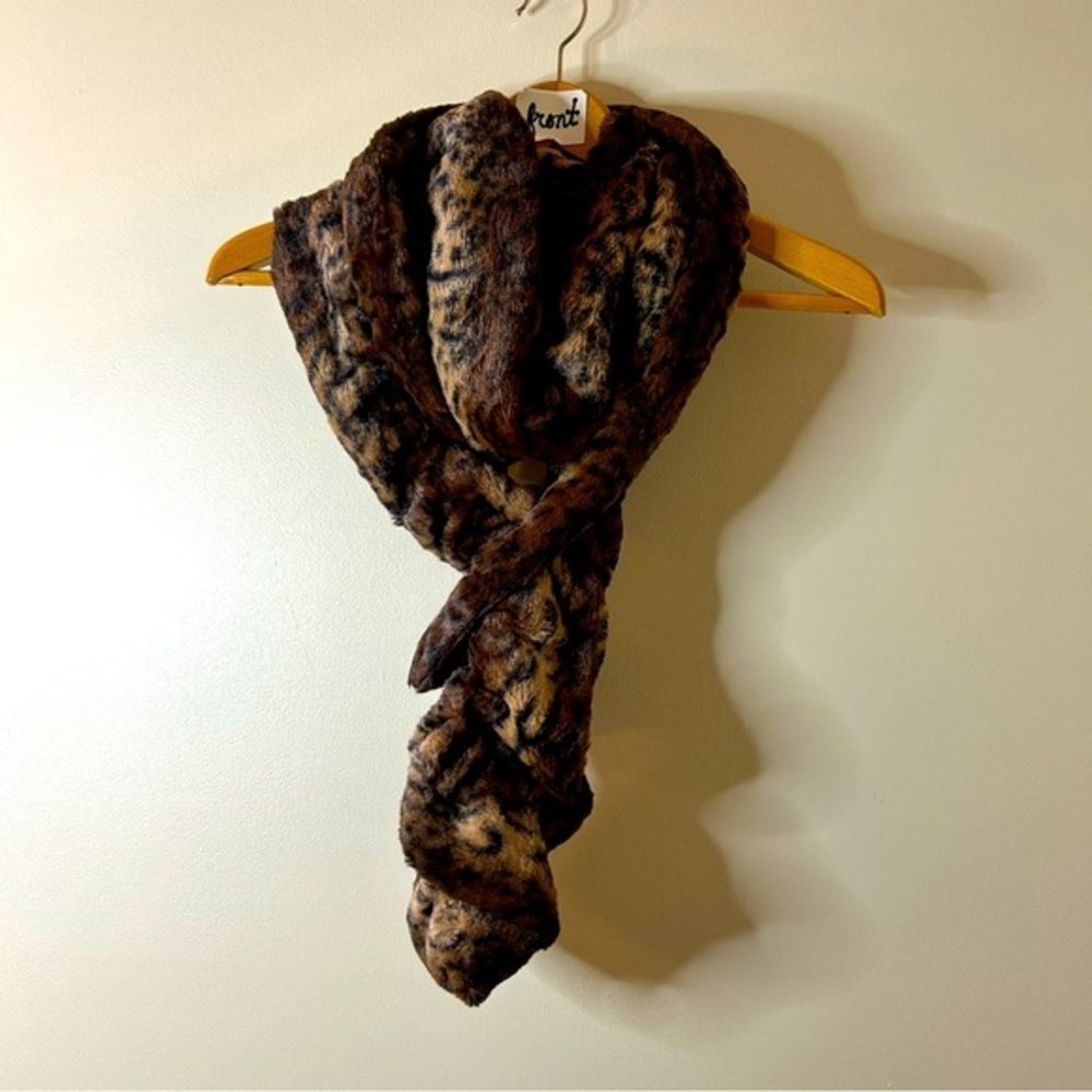 Faux fur animal print keyhole scarf. Very soft. Approximately 6 ft long EUC